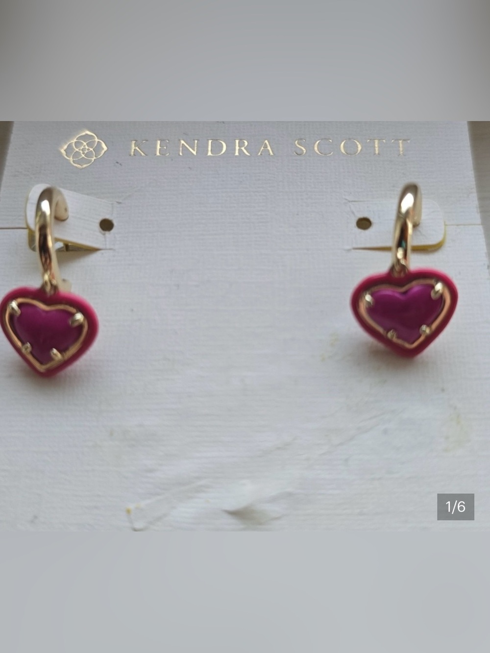 👉NWT💕 Kendra Scott Gold Hoop Earrings with Pink Heart Charms - Picture 3 of 3